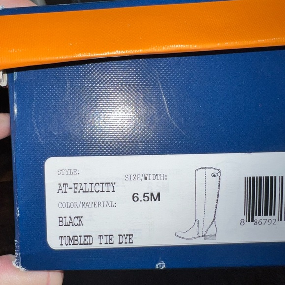 Arturo Chiang full leather boots with zipper accents. Lightly worn. - Picture 4 of 4